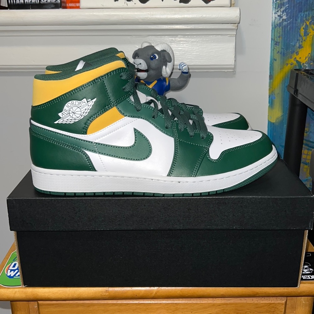 New Jordan 1 Mid “SuperSonic”